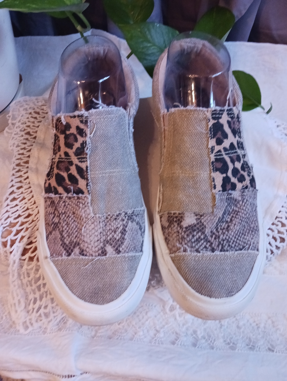 Blowfish Malibu Womens 7.5 Slip On Canvas Shoes Distressed Patchwork Clean